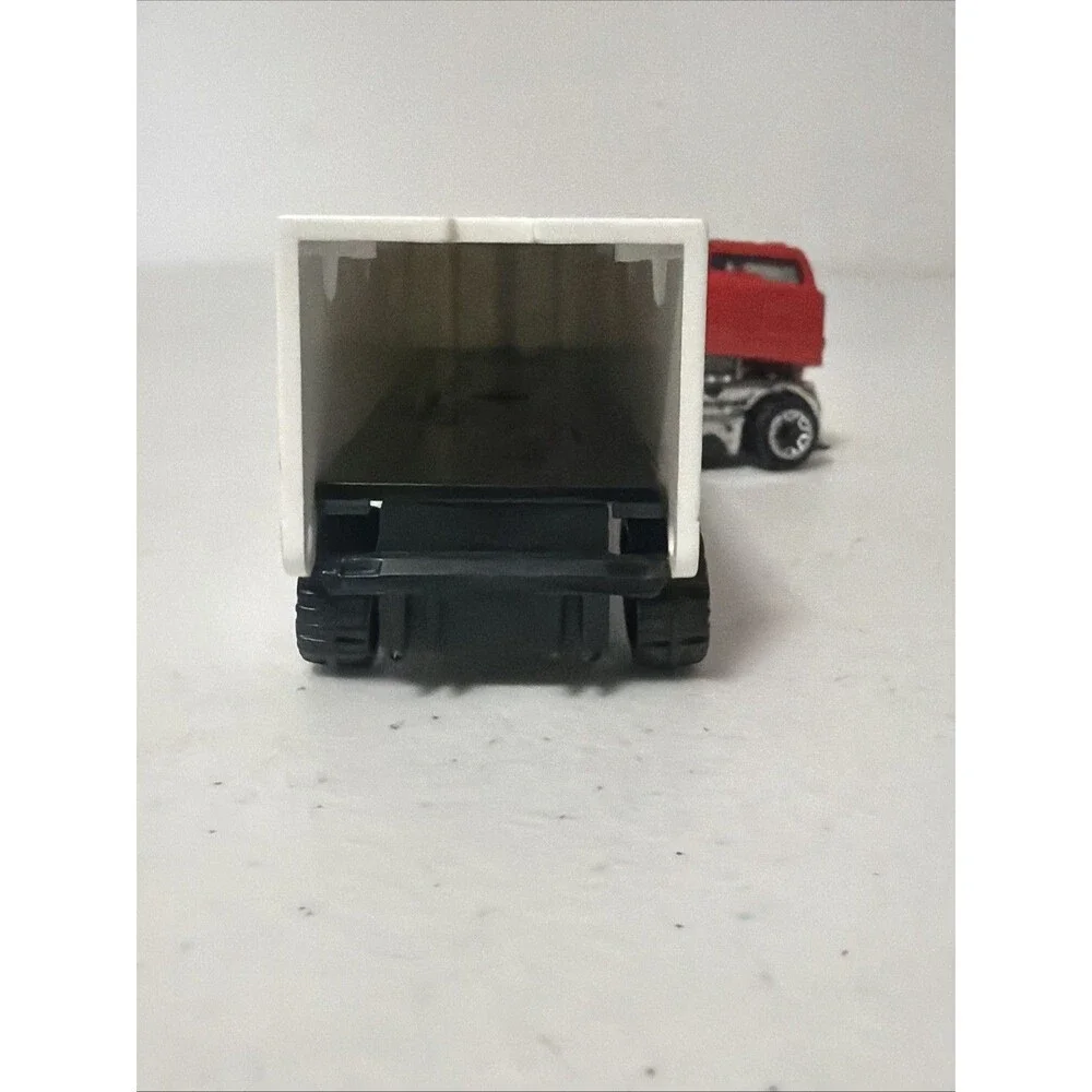 Mattel Hot Wheels 2013 Rig Dog Target Tractor Trailer 18 Wheeler Truck 7